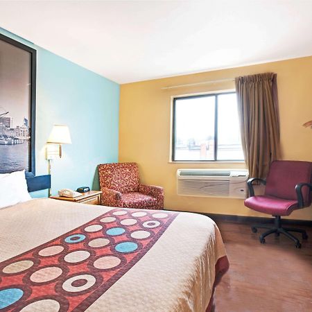 Super 8 By Wyndham Baltimore/Essex Area Екстер'єр фото