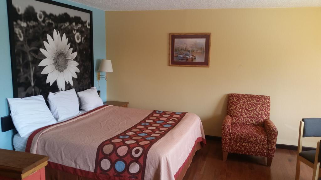 Super 8 By Wyndham Baltimore/Essex Area Екстер'єр фото