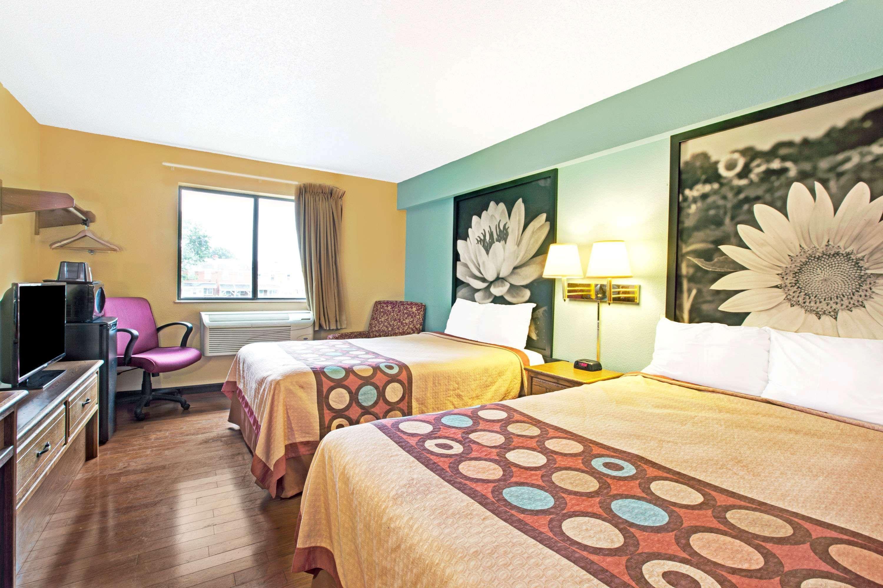 Super 8 By Wyndham Baltimore/Essex Area Екстер'єр фото