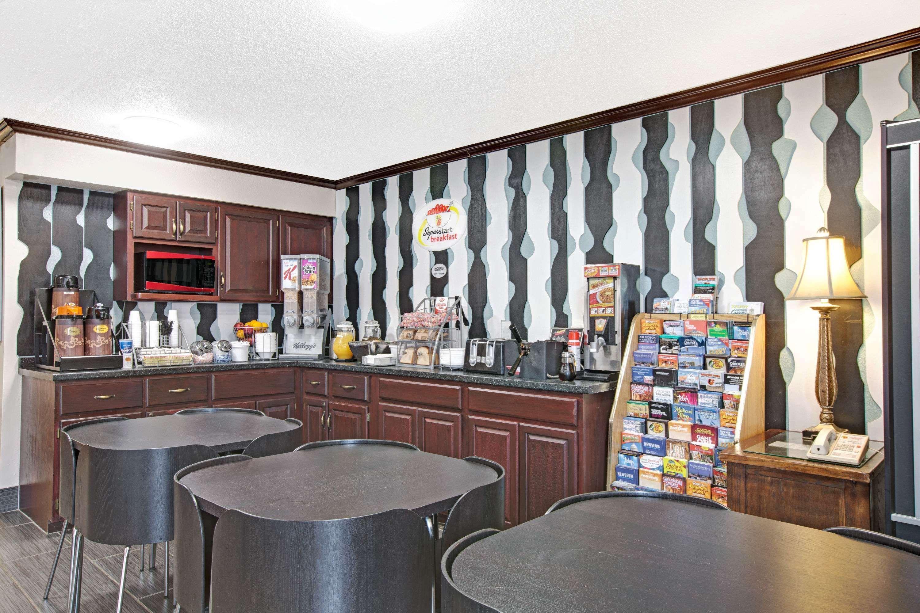 Super 8 By Wyndham Baltimore/Essex Area Екстер'єр фото