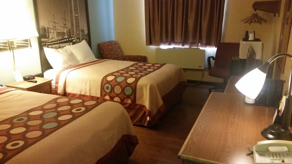 Super 8 By Wyndham Baltimore/Essex Area Екстер'єр фото