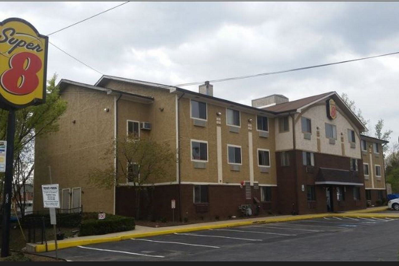 Super 8 By Wyndham Baltimore/Essex Area Екстер'єр фото