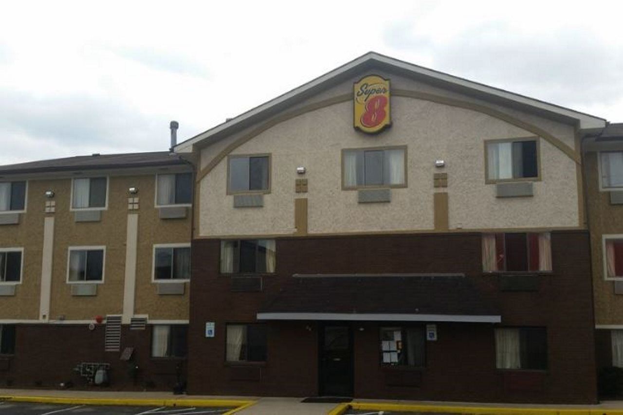 Super 8 By Wyndham Baltimore/Essex Area Екстер'єр фото