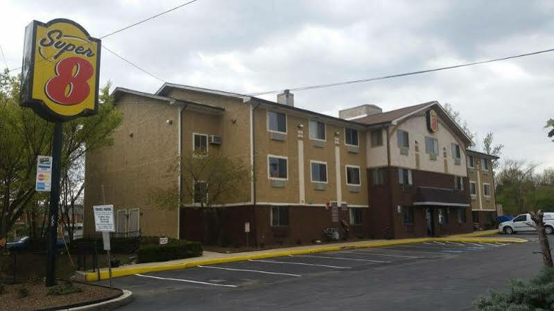 Super 8 By Wyndham Baltimore/Essex Area Екстер'єр фото